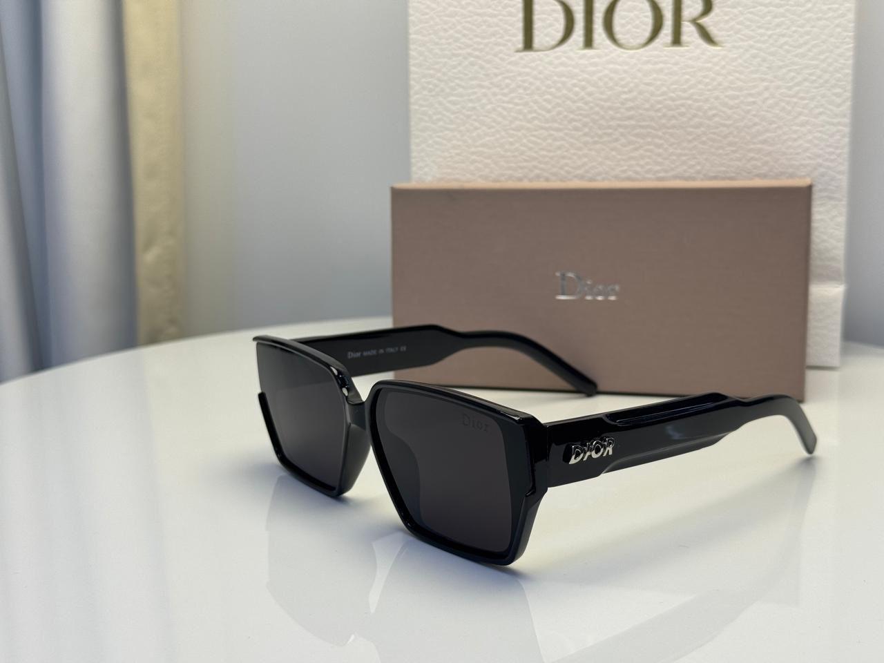 DiorBlackSuit S2U Rectangular Sunglasses in Black