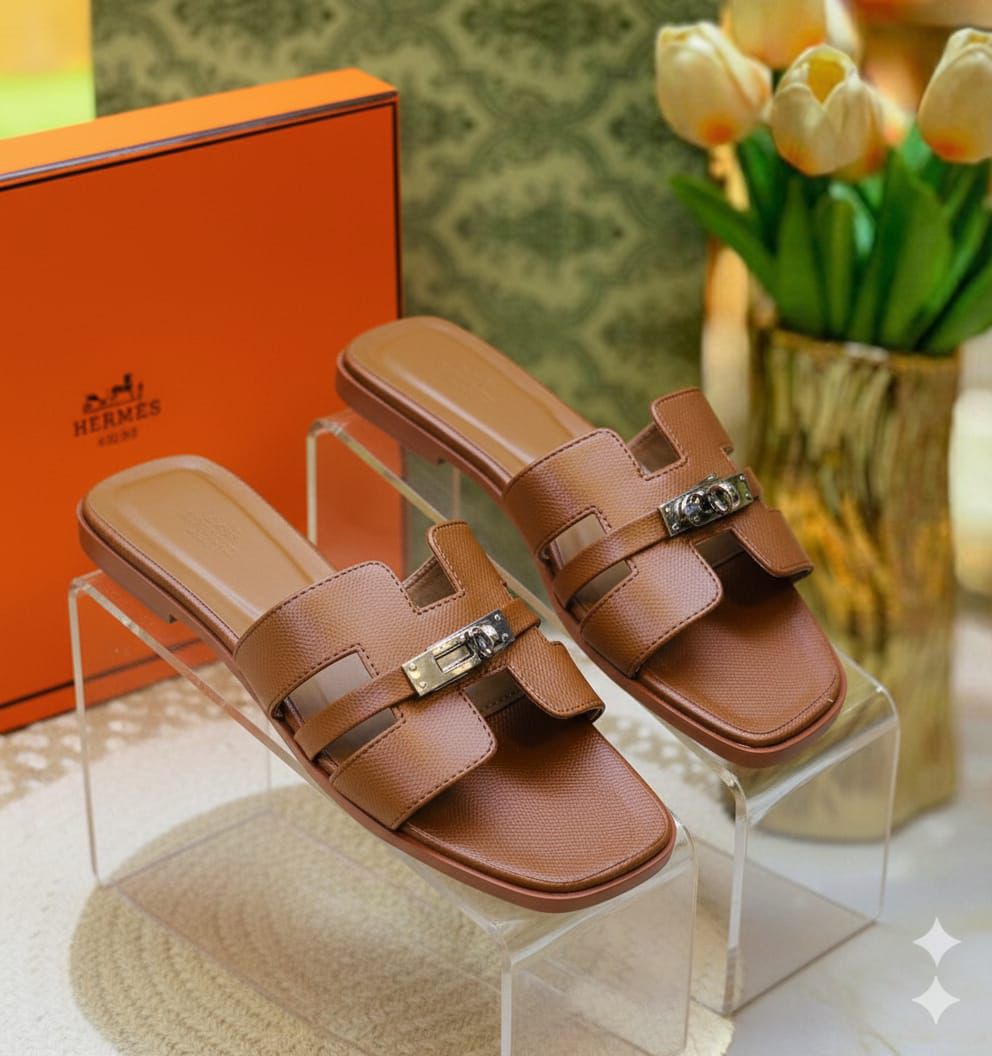 Hermès Chypre Sandal (Gold / Tan)