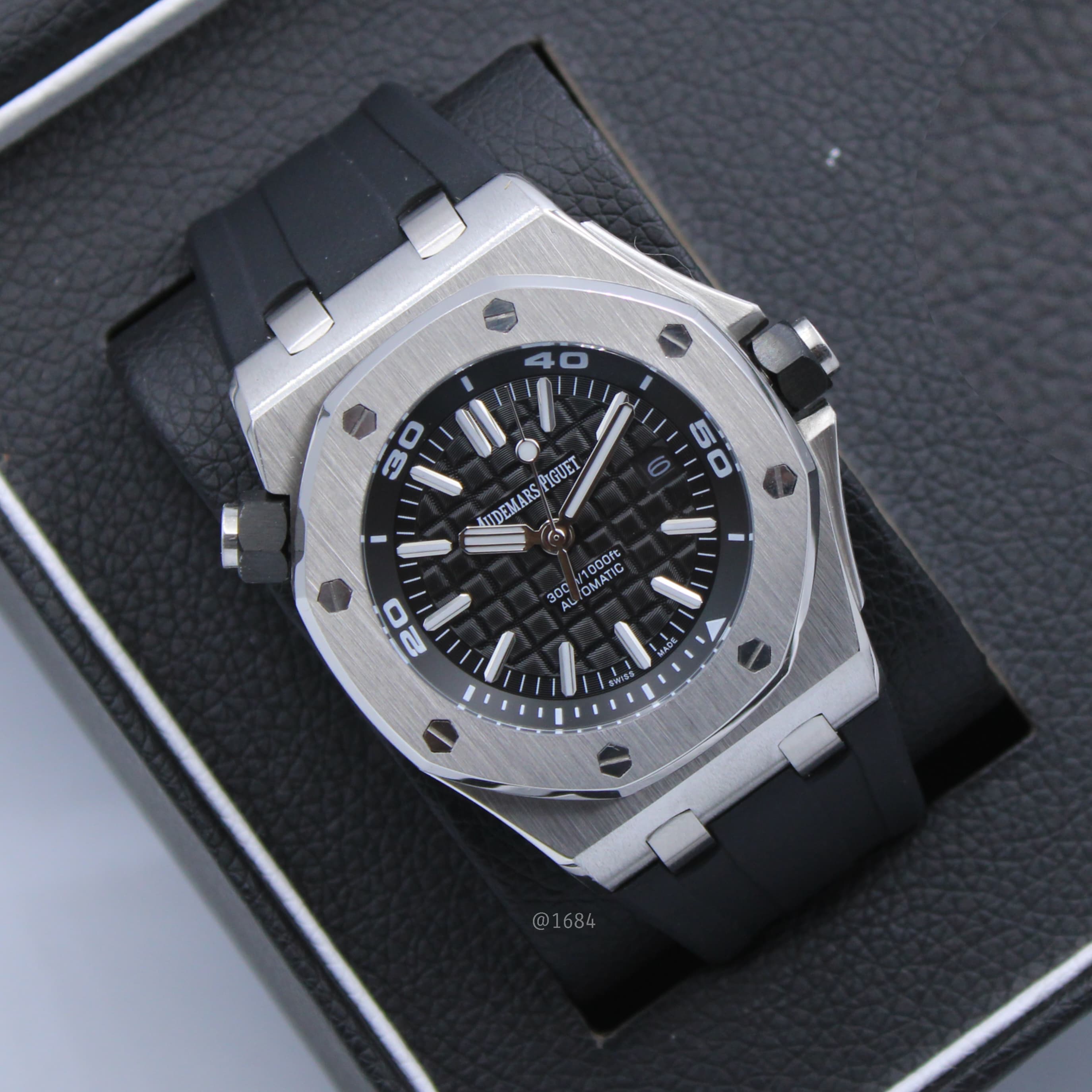 Audemars Piguet Royal Oak Offshore Diver Black Dial (Stainless Steel / Black)