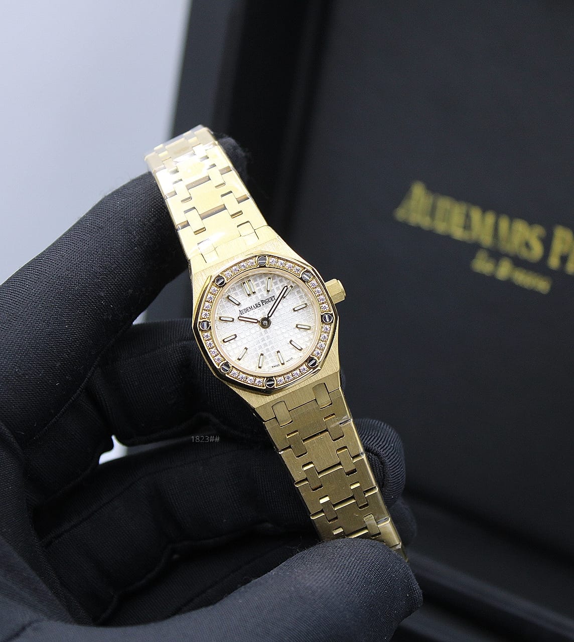 Audemars Piguet Royal Oak Quartz (Gold-Tone with Diamond Bezel and Silver Dial)