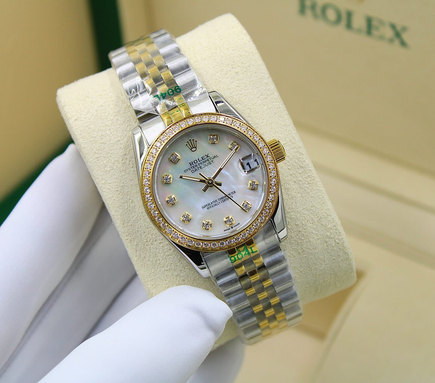Rolex Lady-Datejust (Yellow Rolesor / White Mother-of-Pearl Dial)