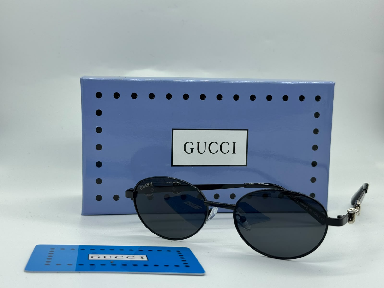 Gucci Charm Detail Round Sunglasses (Black)