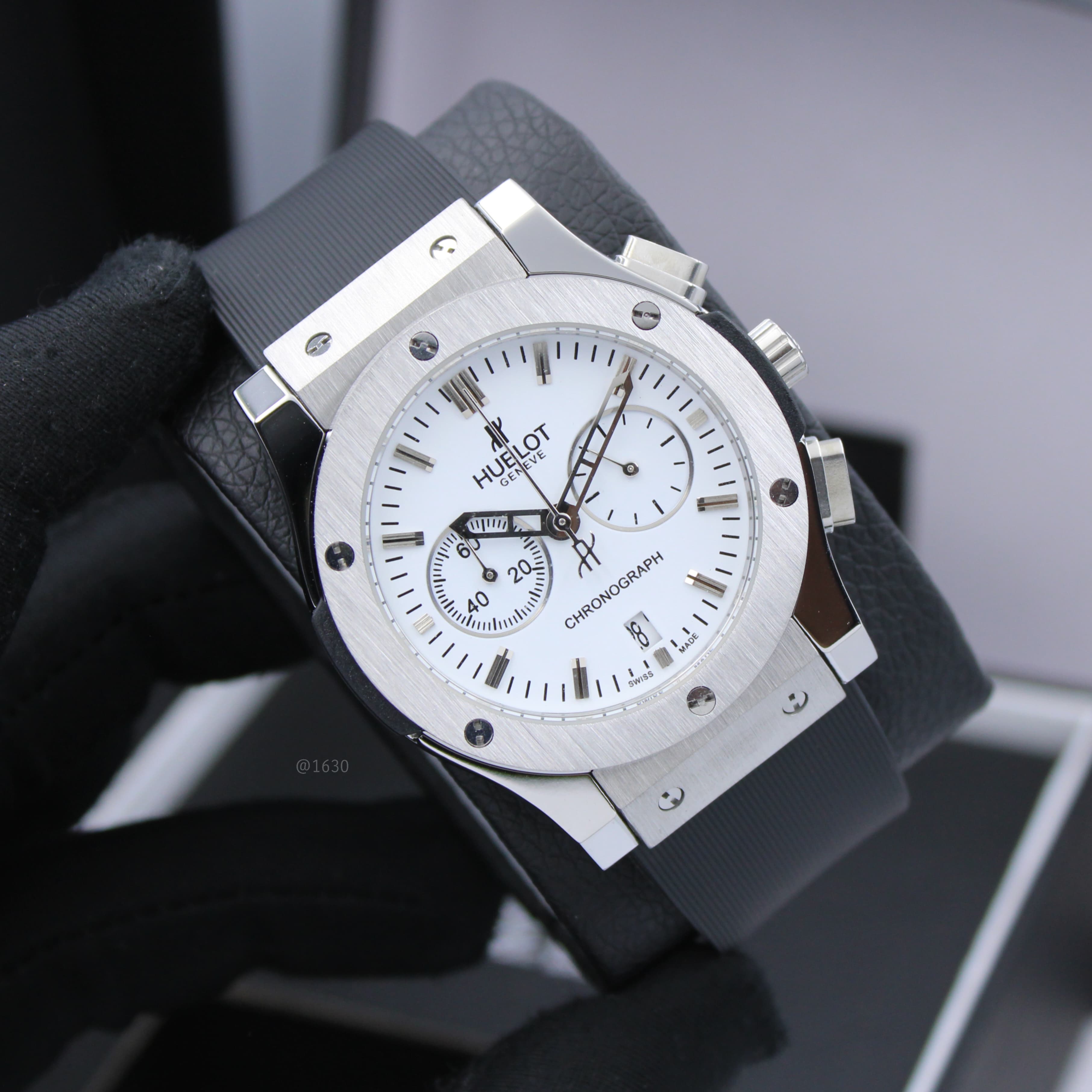 Hublot Big Bang Chronograph (White Dial / Black Rubber Strap)