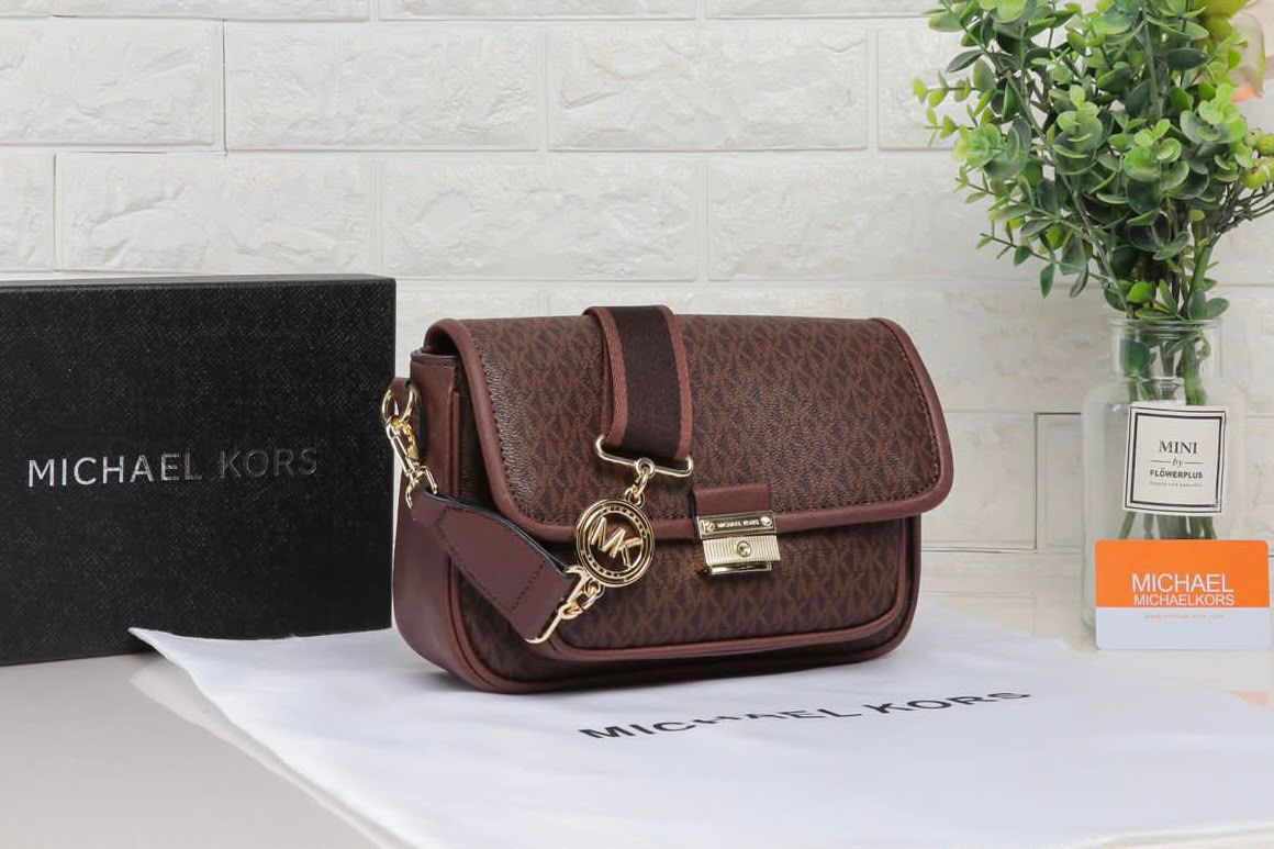 Michael Kors Greenwich Medium Signature Logo Shoulder Bag (Brown / Mulberry)