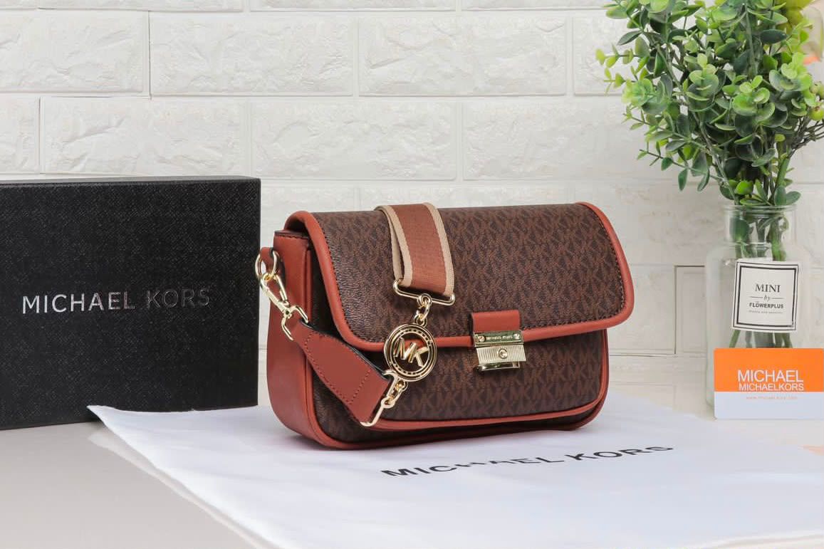 Michael Kors Greenwich Medium Signature Logo Shoulder Bag (Brown / Acorn)