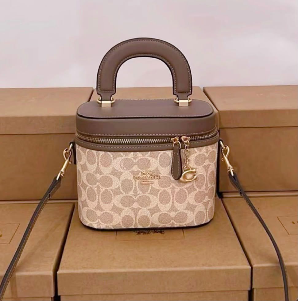 Coach Trail Vanity Case in Signature Canvas (Light Khaki / Beechwood)