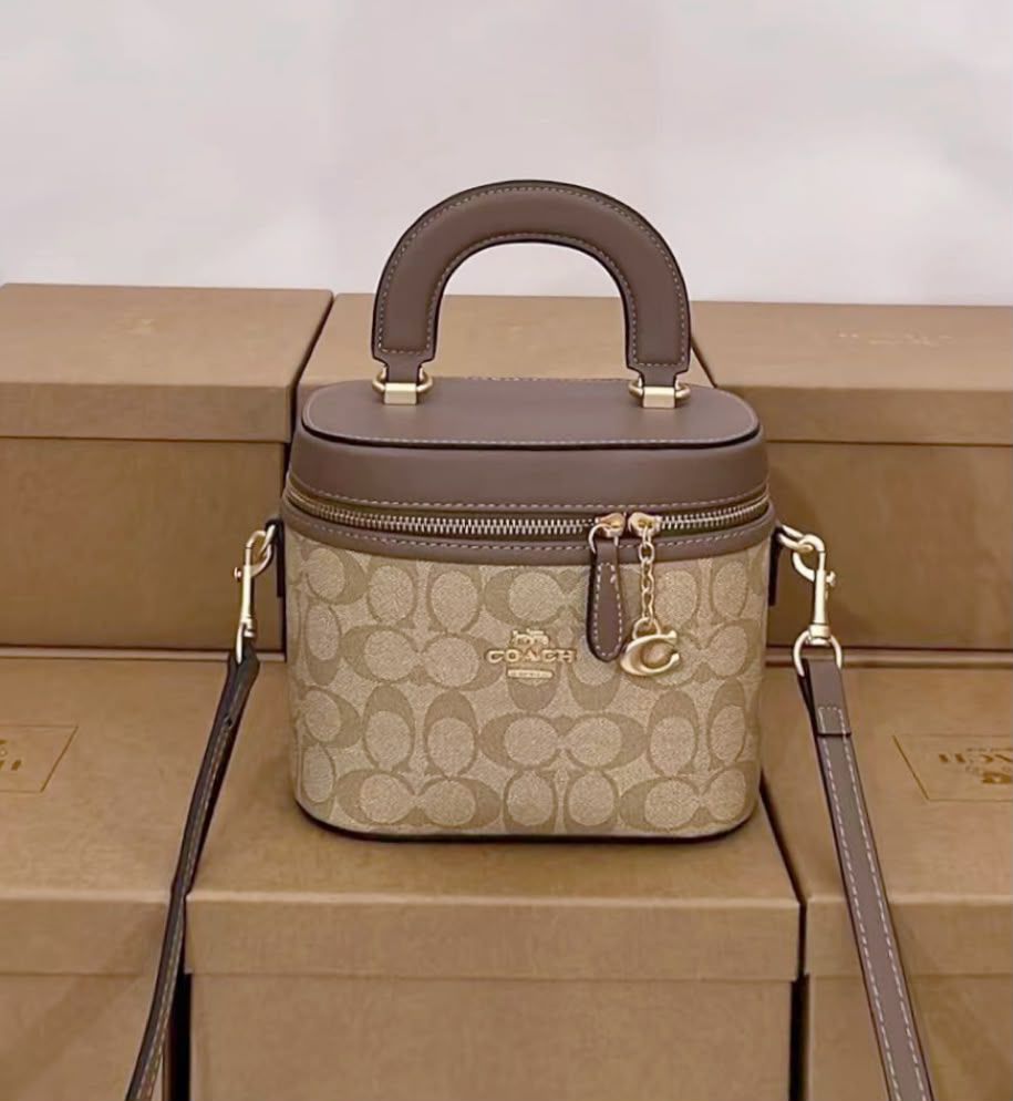 Coach Trail Vanity Case in Signature Canvas (Light Khaki / Beechwood)
