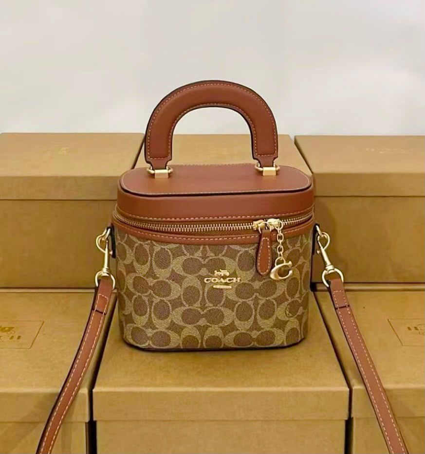 Coach Trail Vanity Case in Signature Canvas (Tan / Rust)