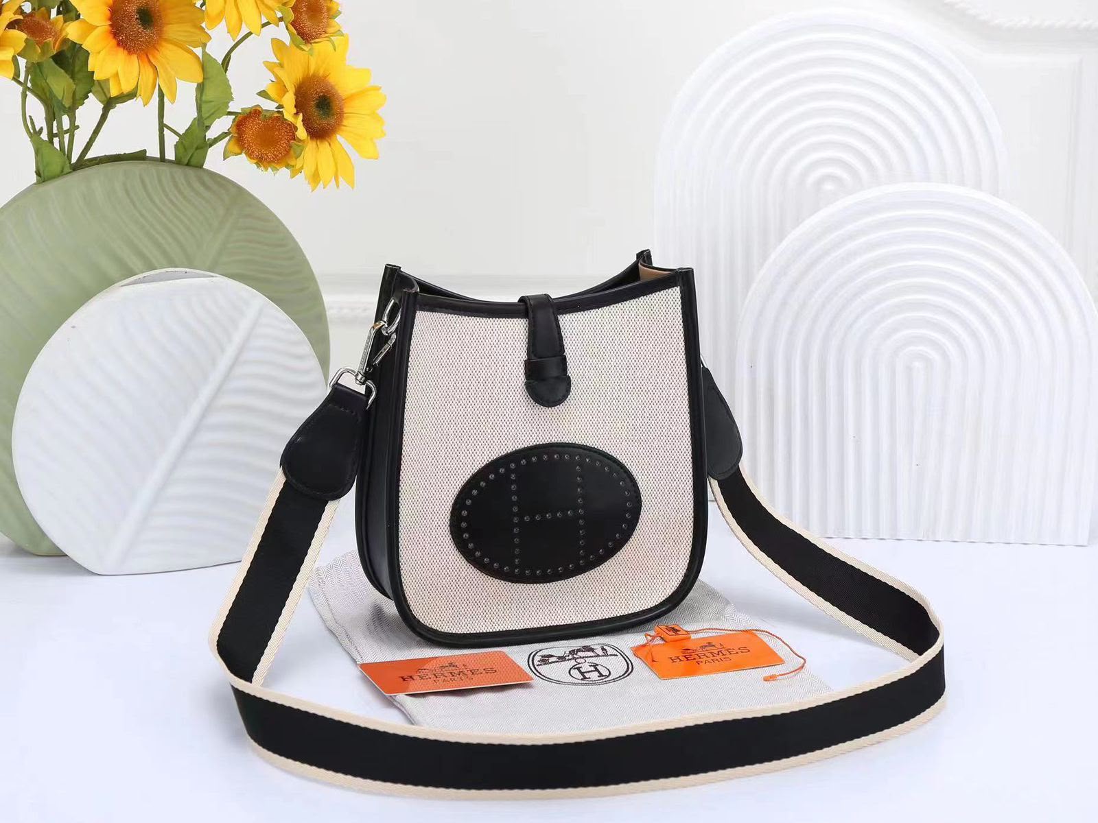 Hermès Neo Evelyne 16 Bag (Noir Black / Ecru Officier Canvas)
