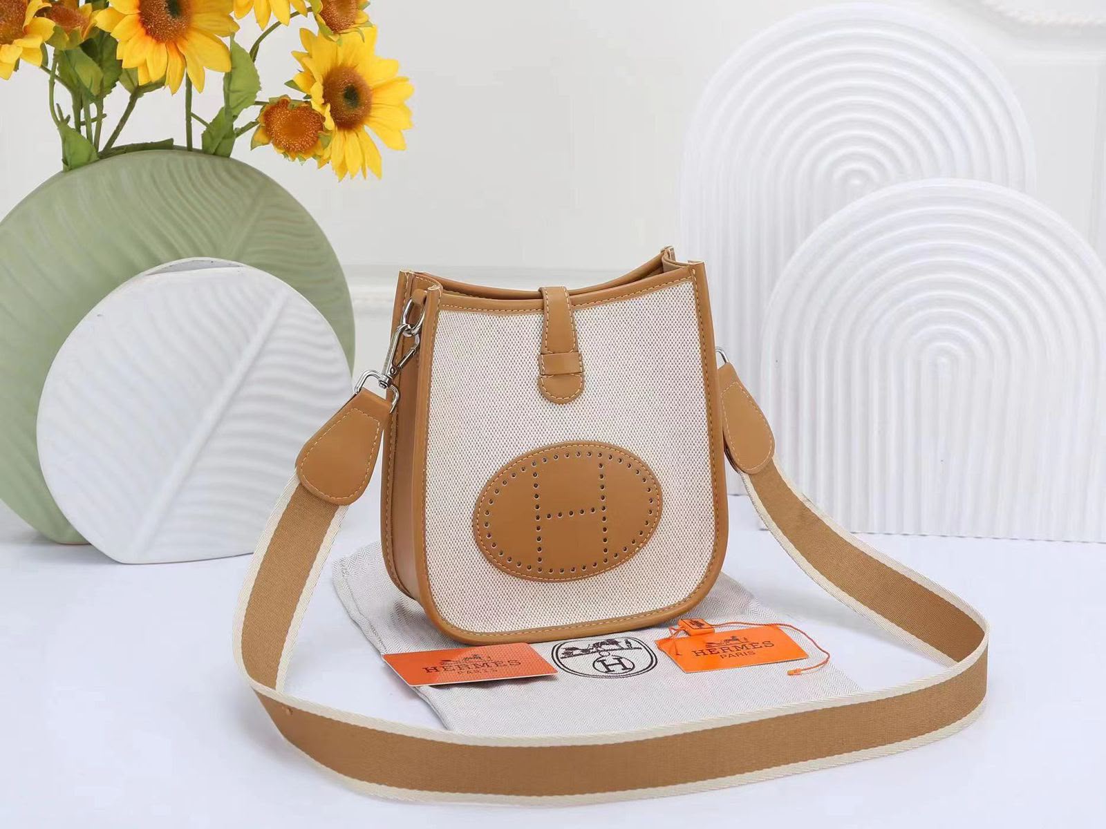 Hermès Neo Evelyne 16 Bag (Biscuit / Ecru Officier Canvas)
