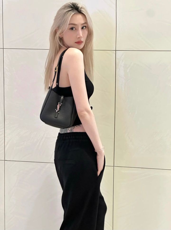 Saint LaurentToy 5 à 7 Bucket Bag (Black Grained Leather)