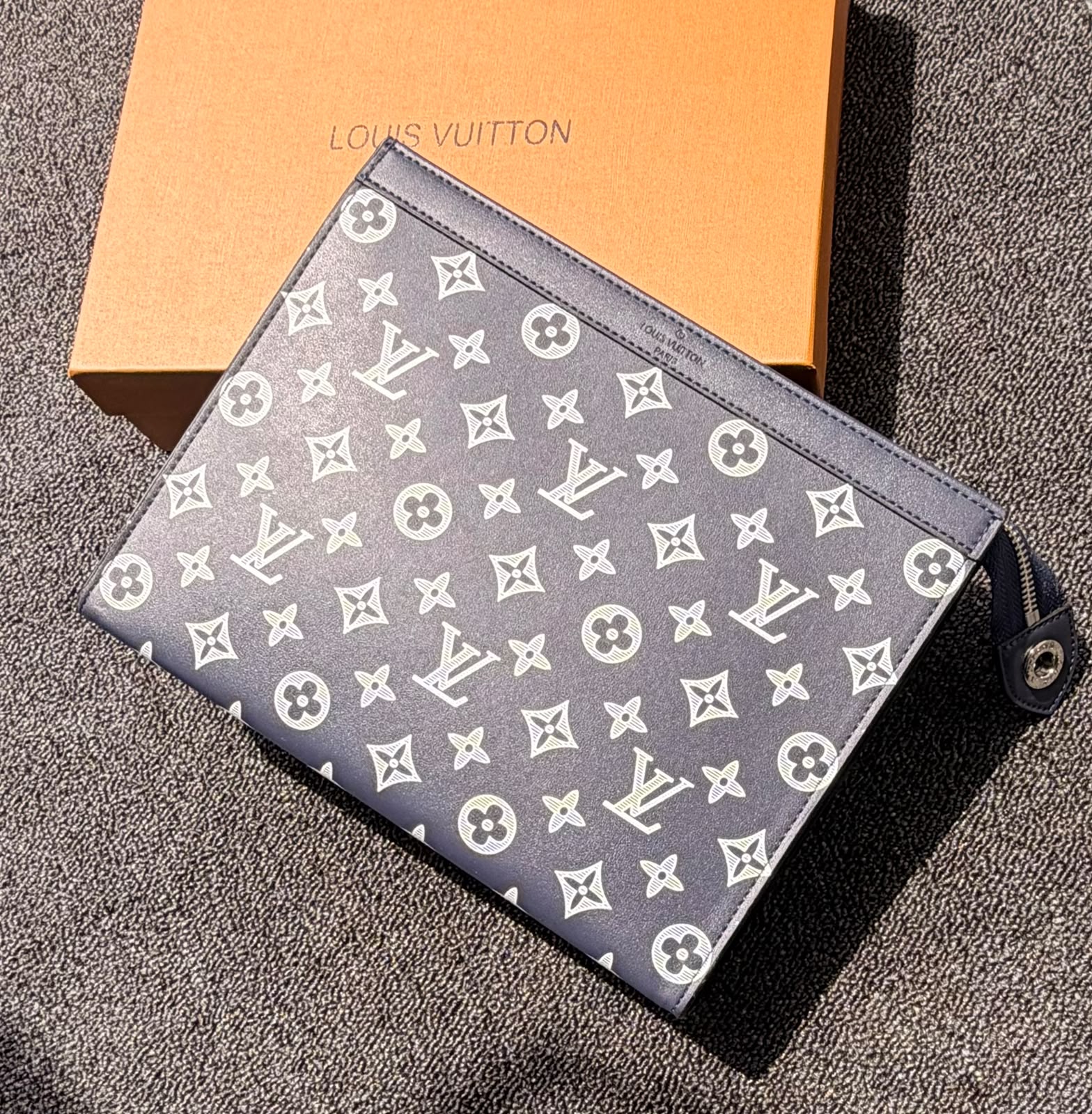 Louis Vuitton Monogram Sketch Pouch Voyage (Navy / White)
