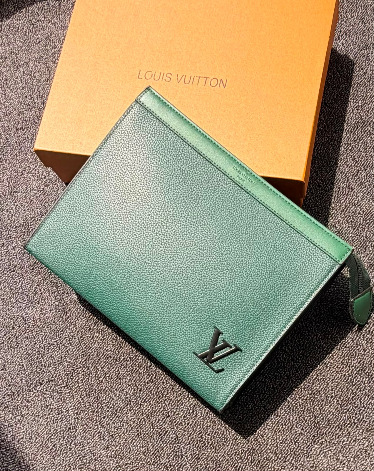 Louis Vuitton Taiga Leather Pouch Voyage (Emerald Green)