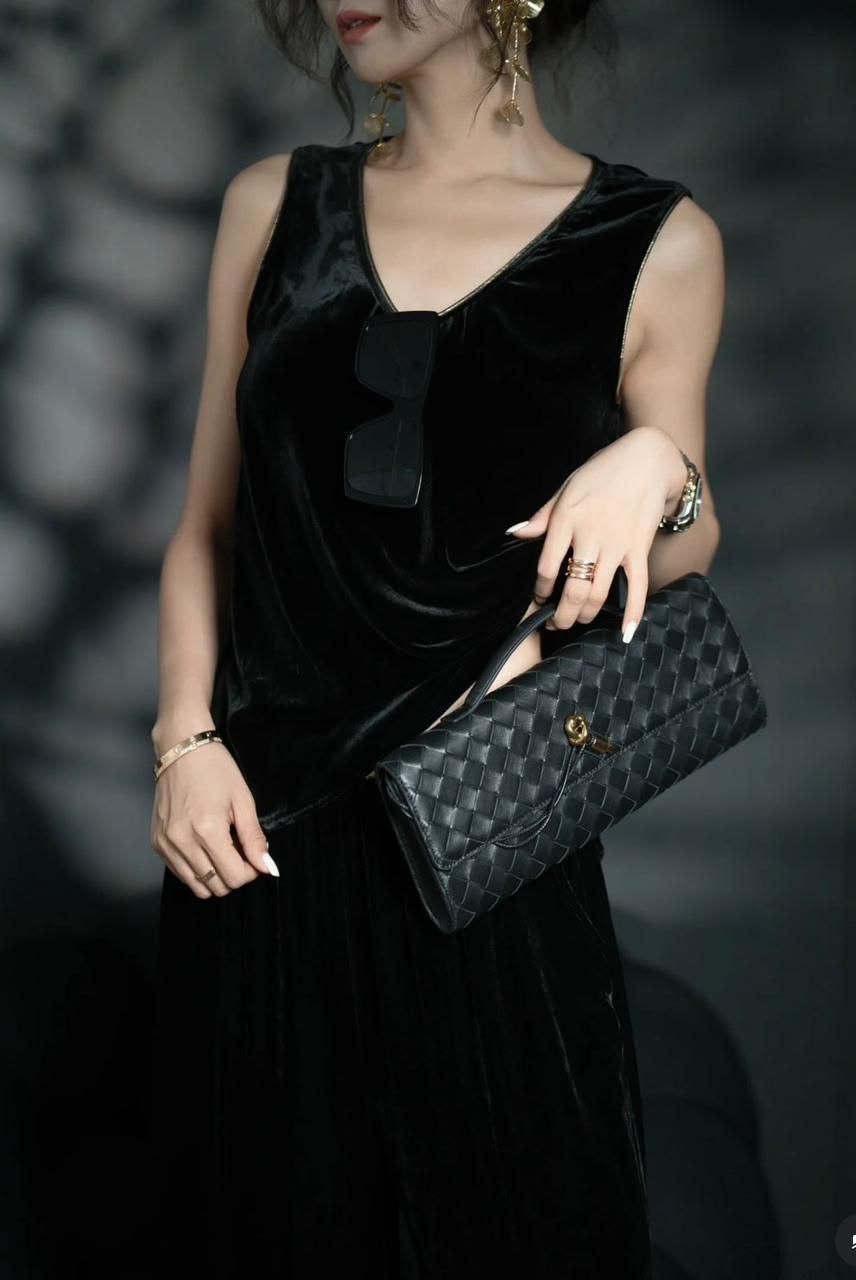 Bottega Veneta Intrecciato Knot Long Flap Clutch / Shoulder Bag (Black)