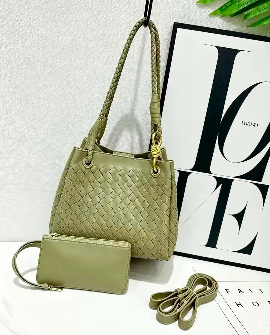 Bottega Veneta Small Andiamo Intrecciato Leather Shoulder Bag (Sage Green / Olive)