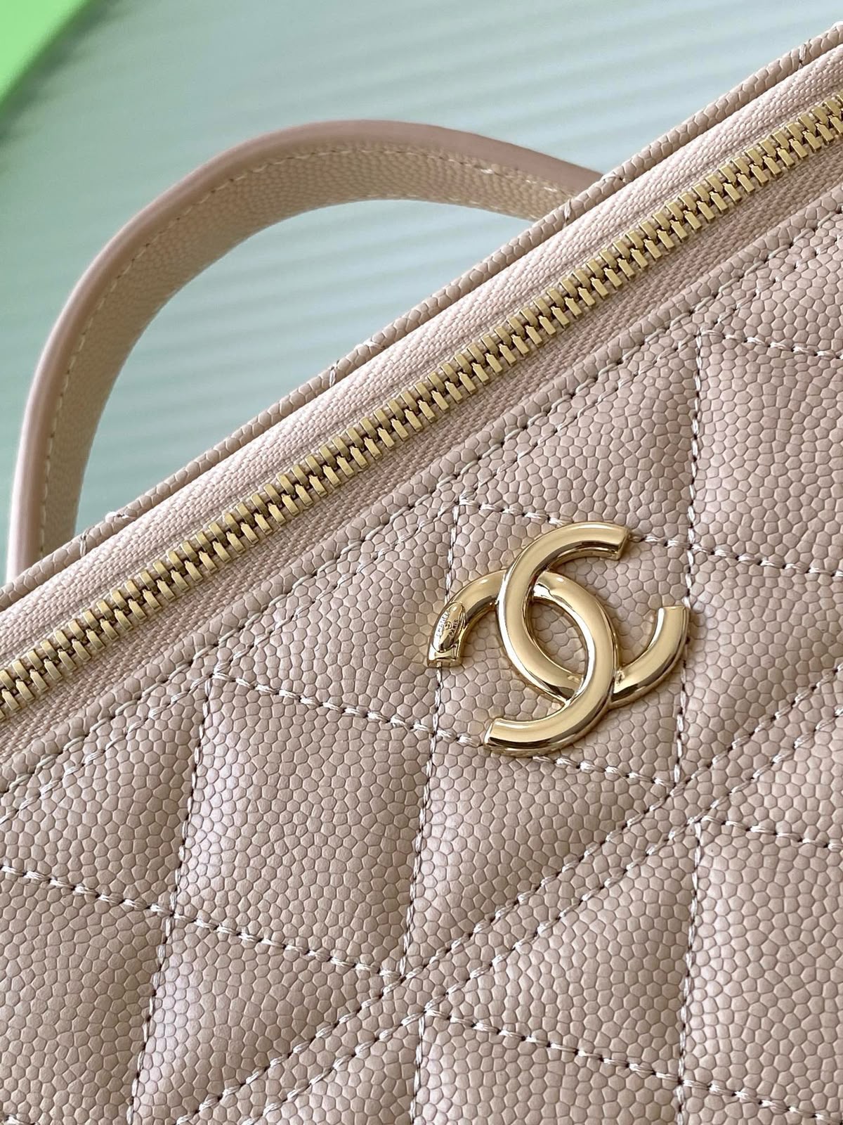Chanel Small Quilted Caviar Vanity Case with Top Handle (Blush Pink / Beige Pink)