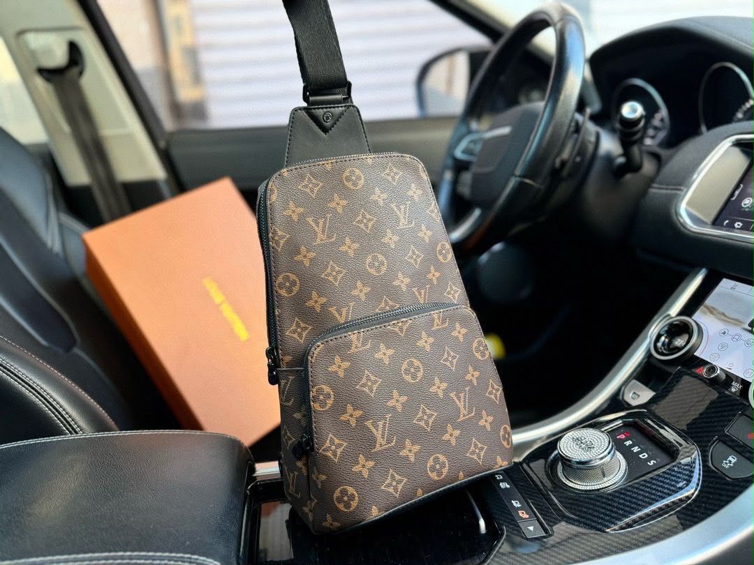 Louis Vuitton Avenue Slingbag Monogram Canvas (Brown / Tan)