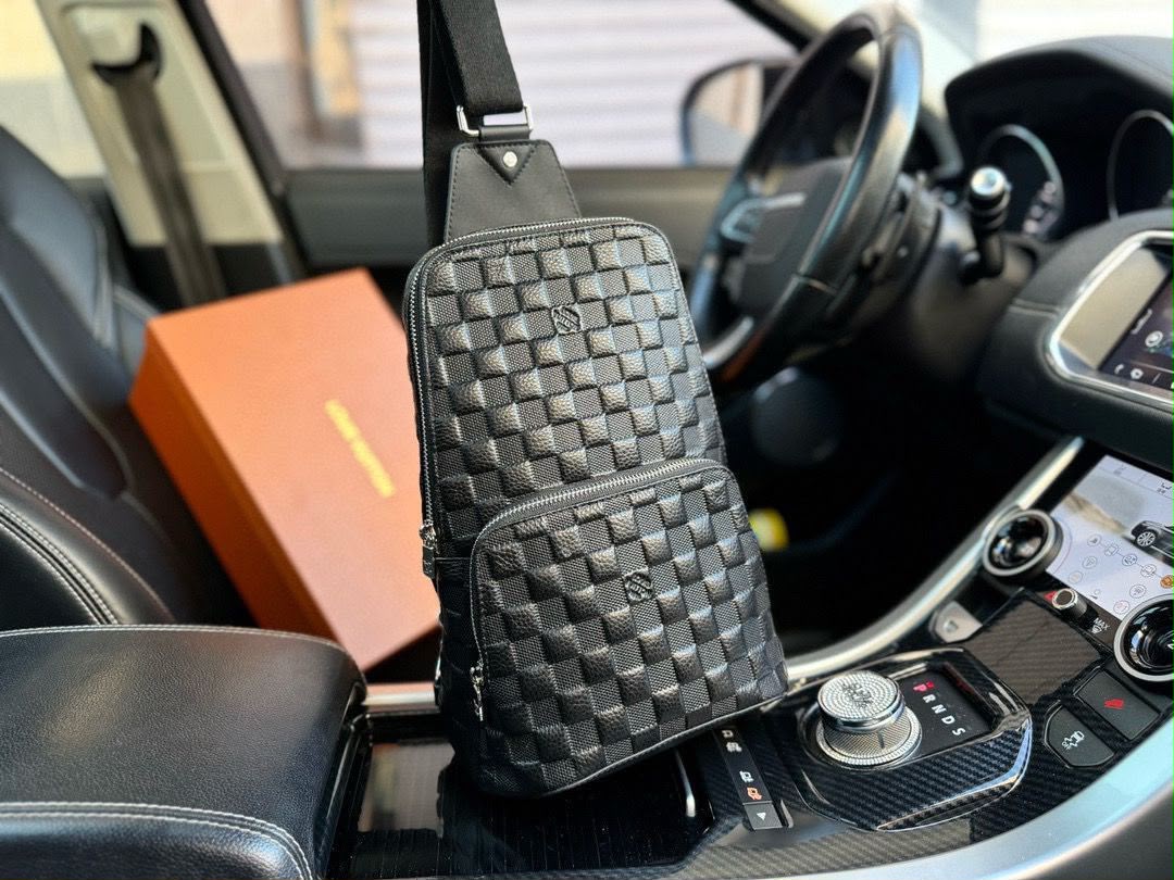 Louis Vuitton Avenue Slingbag Damier Infini Leather (Black)