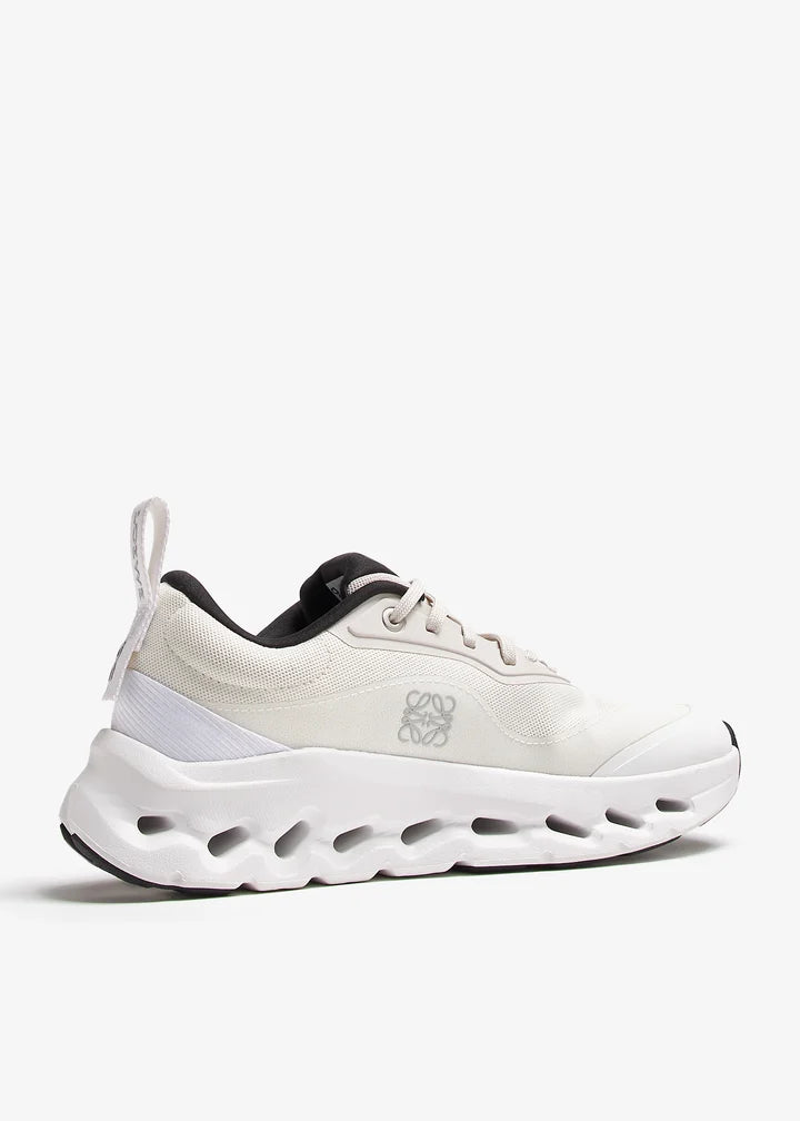 On Running Cloudtilt 2 LOEWE “Sand White”